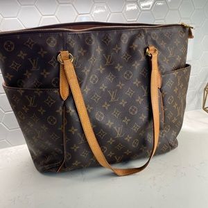 Authentic Louis Vuitton totally GM